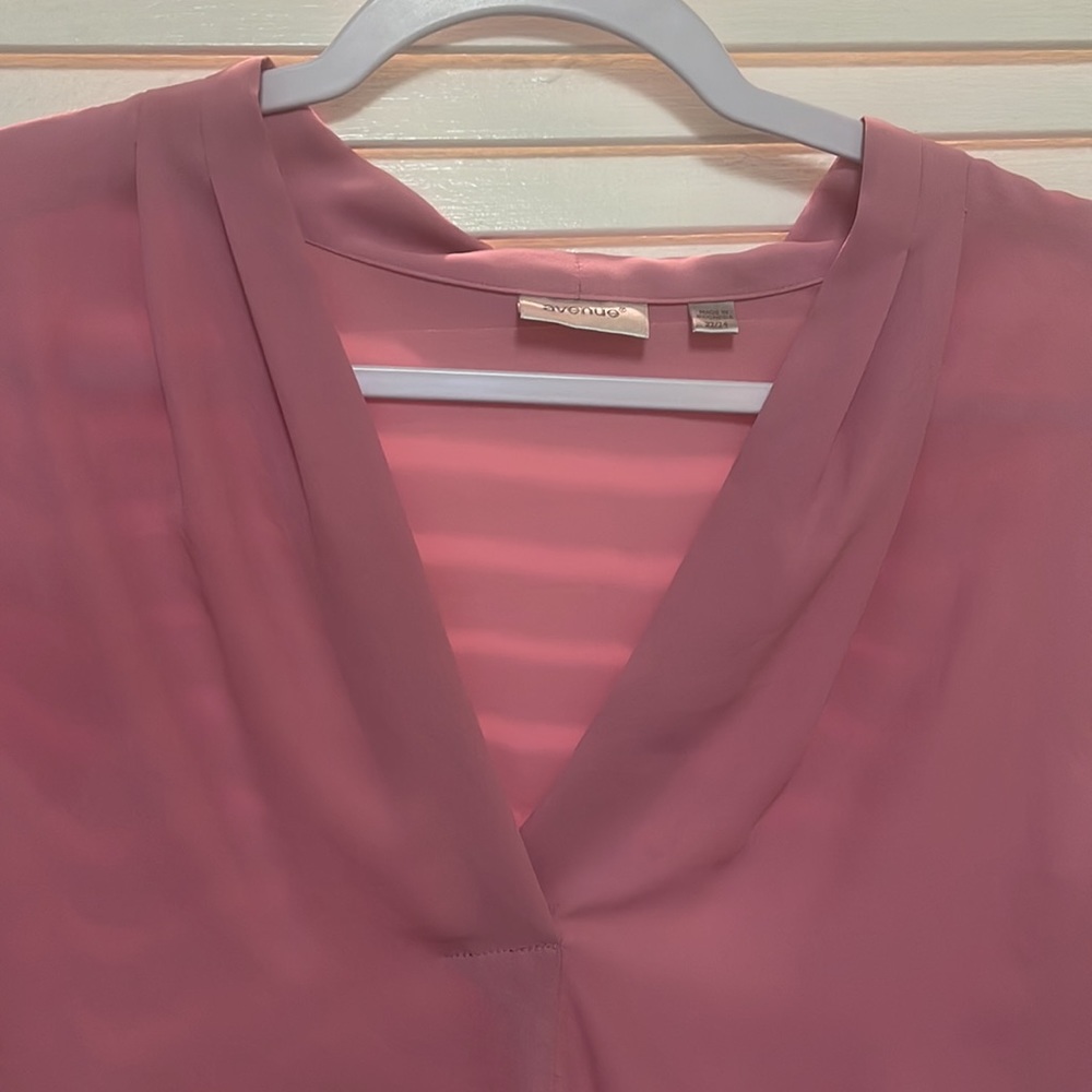 Avenue High Low Hem Sleeveless Blouse Size 22/24 * Available 9/5*